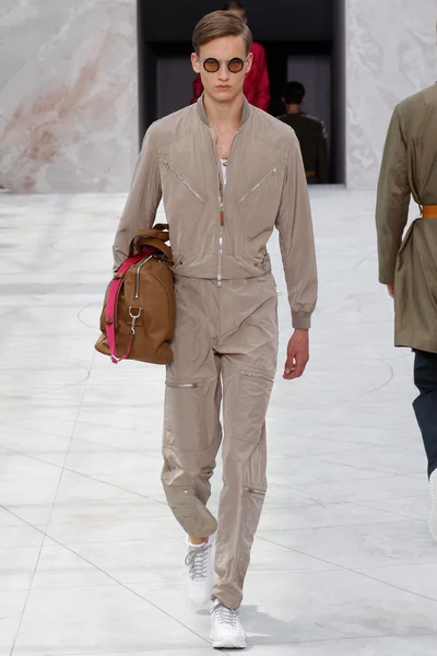 Look 26
